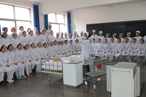ʯ���f�f(xi��)���t(y��)�W(xu��)�еȌ��I(y��)�W(xu��)У�߼��o��3+3��